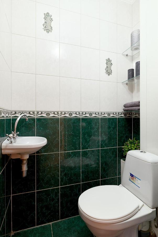 Dve Bolshie Spalni: Central Apartment near Gulliver Mall Kyiv Exterior photo